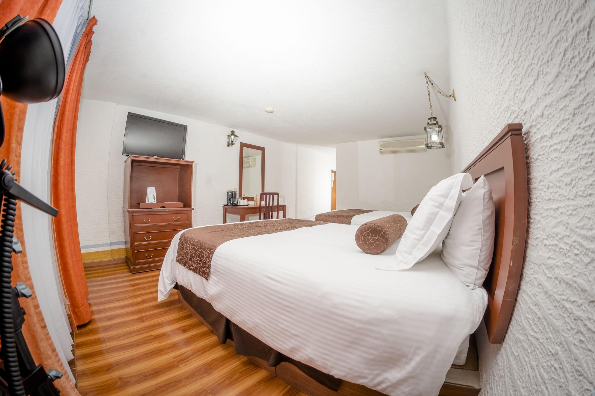 Howard Johnson By Wyndham Morelia Calle Real Экстерьер фото
