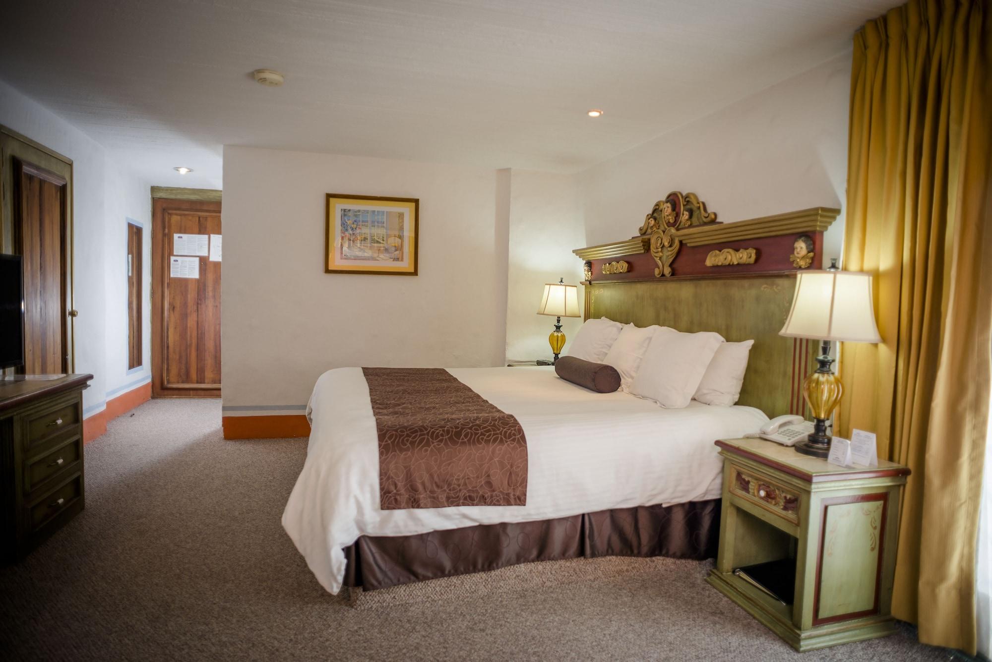 Howard Johnson By Wyndham Morelia Calle Real Экстерьер фото