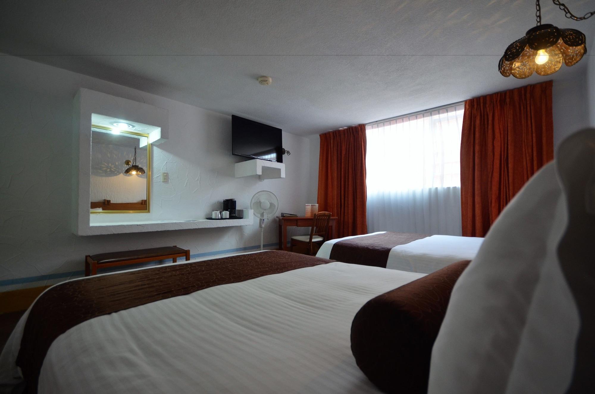 Howard Johnson By Wyndham Morelia Calle Real Экстерьер фото